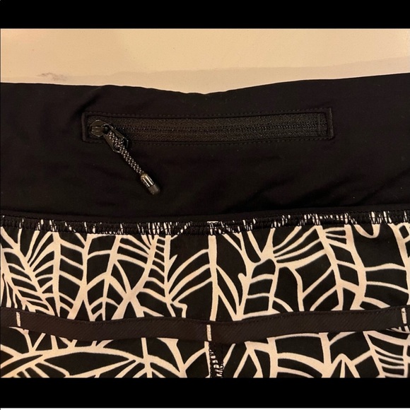 Lululemon Angel Palm Shorts - Picture 11 of 12